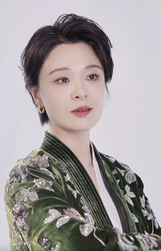 回忆杀顶级美学还得是 新中式开元棋牌《甄嬛传》晚会勾起(图6)