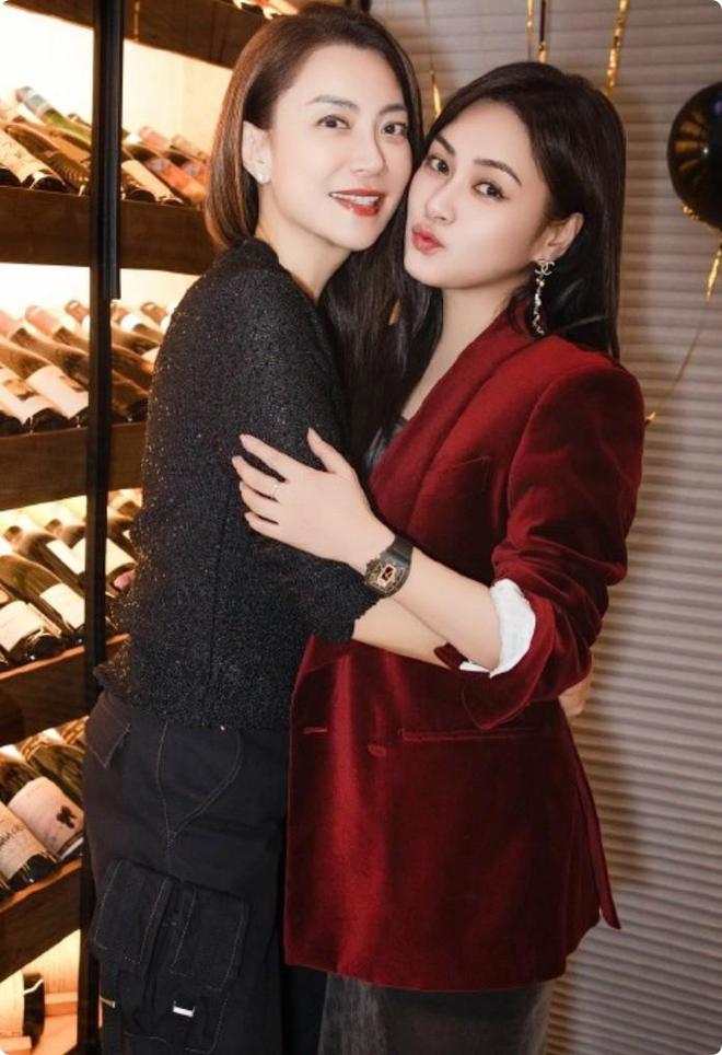 岁阿娇生日秀事业线这腰臀比简直绝了开元棋牌差点错过的“好身材”44(图3)