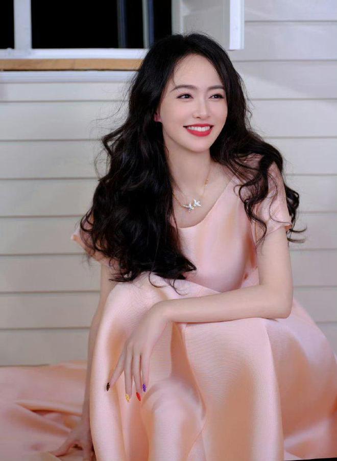 了：粉色选低饱和度选收腰款才更出彩开元棋